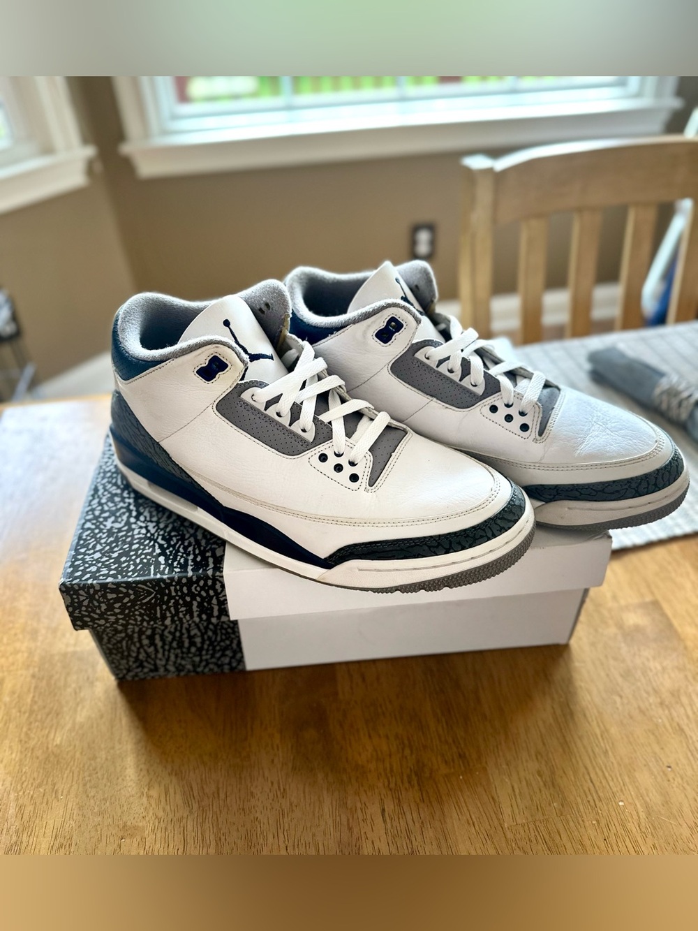 AIR JORDAN 3 RETRO
WHITE/MIDNIGHT NAVY
BLANC/MARINE MINUIT